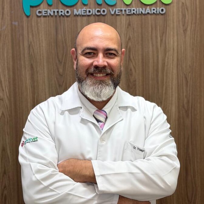 Dr. Thiago Ramos Netto, Egresso X Turma (2001), sócio proprietário do Centro Médico Veterinário Prontvet, Lençois Paulista/SP