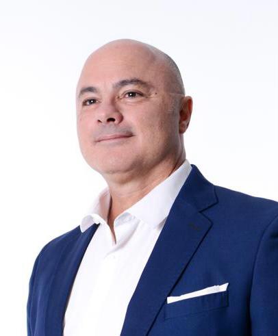 Dr. Yves Miceli de Carvalho, Egresso III Turma (1993), consultor e escritor, Construiu uma carreira marcada pela paixão na nutrição de cães e gatos, na educação e no fortalecimento da profissão no Brasil.